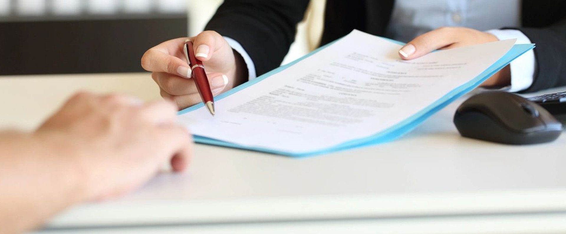 Divorce lawyer in Algonquin, IL, providing legal counsel to their client.